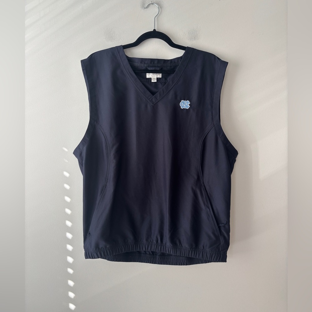 Cutter & Buck CBWindTec Navy UNC‎ Blue Short Sleeve Windbreaker Vest Size L